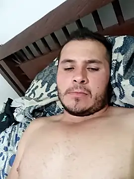 Snapshot of santiii___12 chatting on 11/16/25, 04:56 santiii 12 online show from 11/16/25, 04:56