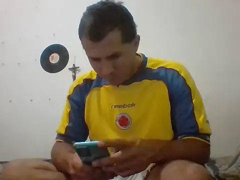 santiii   12 online show from 02/05/26, 06:12