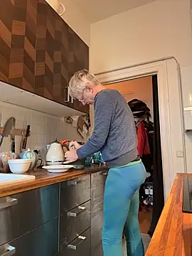 SexyLeon8 online show from 12/18/25, 08:20