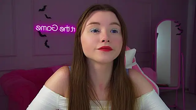 KeiraAsti online show from 10/17/25, 06:21