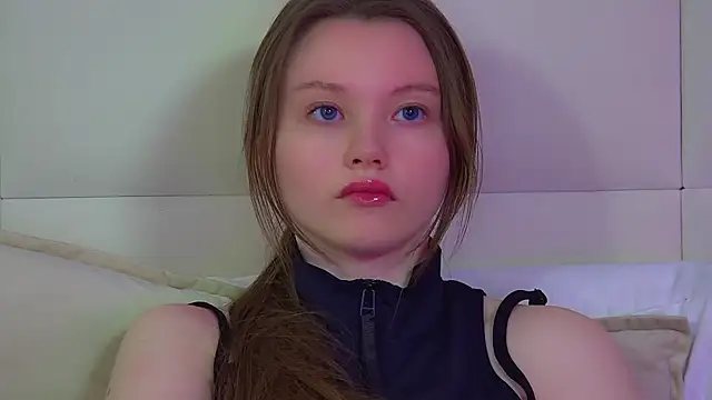 Snapshot of KeiraAsti chatting on 04/28/26, 02:27 KeiraAsti online show from 04/28/26, 02:27