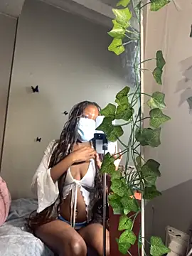 StrawberryXpeach online show from 03/28/26, 05:23