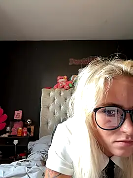 Snapshot of ShortySweet chatting on 09/15/25, 03:34 ShortySweet online show from 09/15/25, 03:34