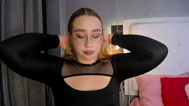 Snapshot of ximenanoah chatting on 09/10/25, 01:33 ximenanoah online show from 09/10/25, 01:33