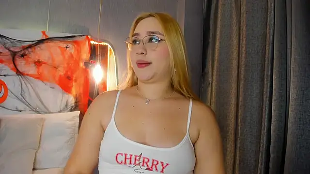 Snapshot of ximenanoah chatting on 10/18/25, 01:34 ximenanoah online show from 10/18/25, 01:34