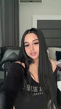 Snapshot of LilMisIndianx chatting on 04/19/26, 01:32 LilMisIndianx online show from 04/19/26, 01:32