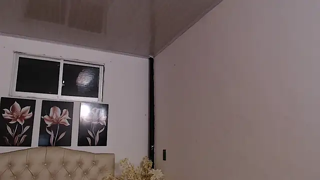 Snapshot of pinky_f00x chatting on 09/14/25, 12:10 pinky f00x online show from 09/14/25, 12:10