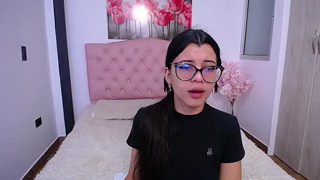 Snapshot of pinky_f00x chatting on 09/25/25, 02:15 pinky f00x online show from 09/25/25, 02:15