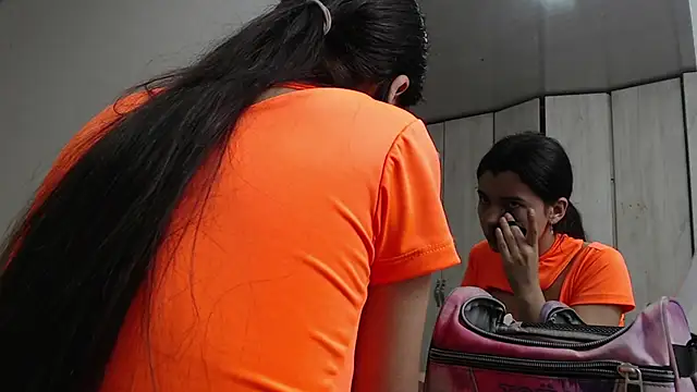 Snapshot of pinky_f00x chatting on 09/25/25, 11:19 pinky f00x online show from 09/25/25, 11:19