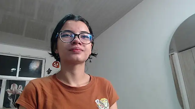 Snapshot of pinky_f00x chatting on 10/17/25, 11:40 pinky f00x online show from 10/17/25, 11:40