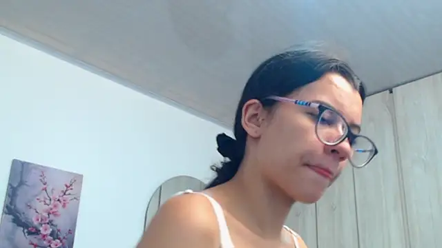 Snapshot of pinky_f00x chatting on 11/22/25, 08:08 pinky f00x online show from 11/22/25, 08:08