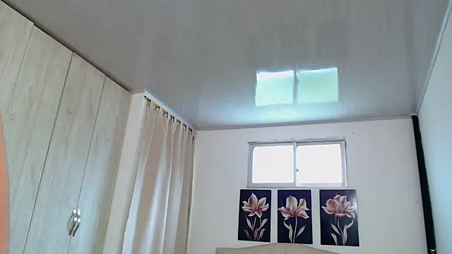 Snapshot of pinky_f00x chatting on 11/25/25, 07:36 pinky f00x online show from 11/25/25, 07:36