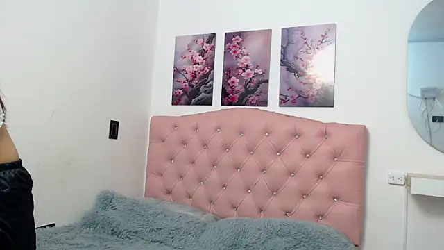 pinky f00x online show from 12/17/25, 07:42