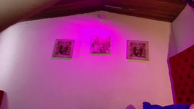 Snapshot of Victoria_Thompson1 chatting on 10/08/25, 08:39 Victoria Thompson1 online show from 10/08/25, 08:39