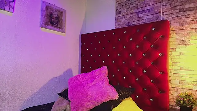 Snapshot of Victoria_Thompson1 chatting on 10/14/25, 09:04 Victoria Thompson1 online show from 10/14/25, 09:04