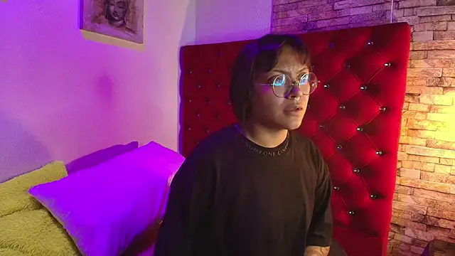 Snapshot of Victoria_Thompson1 chatting on 10/18/25, 07:58 Victoria Thompson1 online show from 10/18/25, 07:58