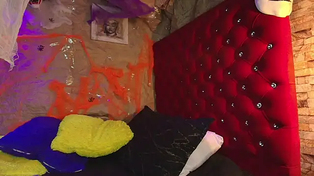 Snapshot of Victoria_Thompson1 chatting on 11/05/25, 08:20 Victoria Thompson1 online show from 11/05/25, 08:20