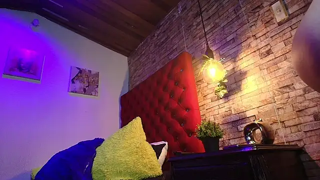 Snapshot of Victoria_Thompson1 chatting on 11/08/25, 08:51 Victoria Thompson1 online show from 11/08/25, 08:51