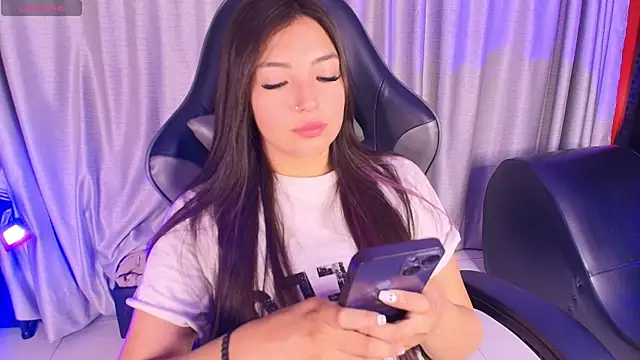 Snapshot of Adaara_Rey chatting on 10/15/25, 08:53 Adaara Rey online show from 10/15/25, 08:53