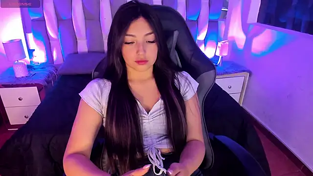 Snapshot of Adaara_Rey chatting on 10/21/25, 08:20 Adaara Rey online show from 10/21/25, 08:20