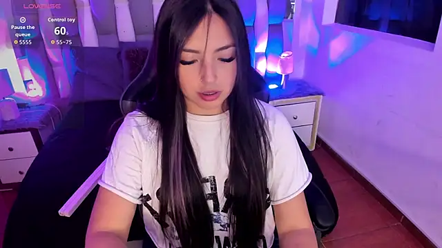 Snapshot of Adaara_Rey chatting on 10/27/25, 08:02 Adaara Rey online show from 10/27/25, 08:02