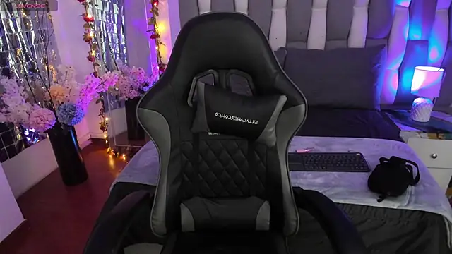 Snapshot of Adaara_Rey chatting on 11/27/25, 08:22 Adaara Rey online show from 11/27/25, 08:22