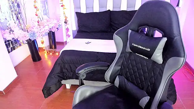 Snapshot of Adaara_Rey chatting on 12/13/25, 07:53 Adaara Rey online show from 12/13/25, 07:53