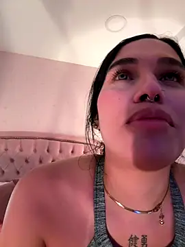 Bella  Wood online show from 11/13/25, 07:57