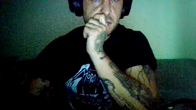 Snapshot of MrNice85 chatting on 11/01/25, 08:05 MrNice85 online show from 11/01/25, 08:05