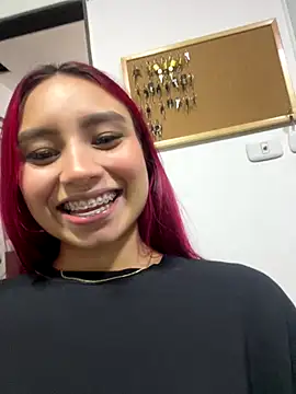 Snapshot of ximena_vasquez8 chatting on 11/15/25, 11:21 ximena vasquez8 online show from 11/15/25, 11:21