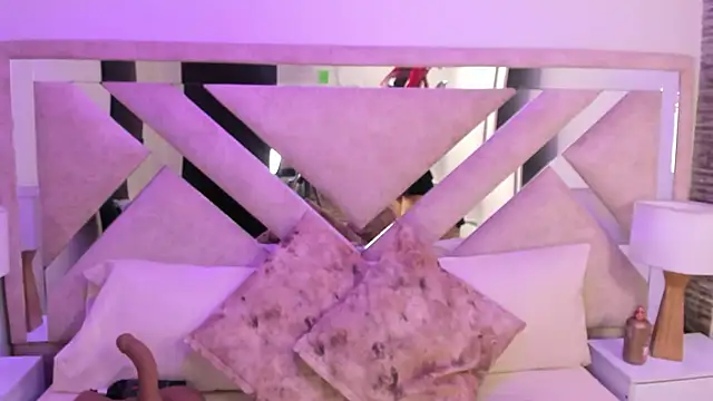 Snapshot of ximena_vasquez8 chatting on 12/14/25, 01:22 ximena vasquez8 online show from 12/14/25, 01:22