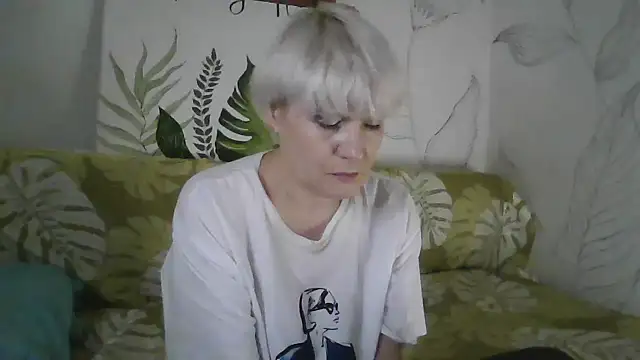 Snapshot of Catty_Lady chatting on 11/17/25, 06:35 Catty Lady online show from 11/17/25, 06:35