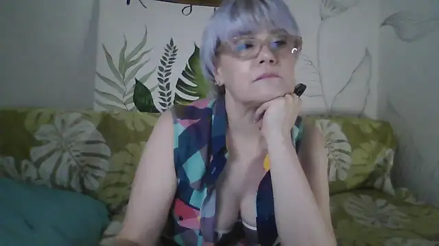 Snapshot of Catty_Lady chatting on 12/02/25, 08:15 Catty Lady online show from 12/02/25, 08:15