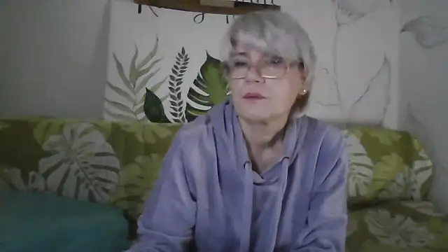 Snapshot of Catty_Lady chatting on 12/14/25, 06:56 Catty Lady online show from 12/14/25, 06:56