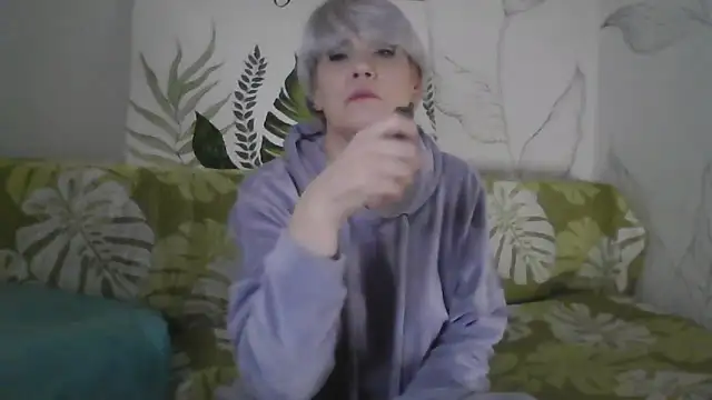 Snapshot of Catty_Lady chatting on 12/17/25, 06:25 Catty Lady online show from 12/17/25, 06:25