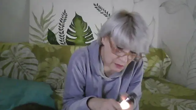 Snapshot of Catty_Lady chatting on 12/19/25, 06:04 Catty Lady online show from 12/19/25, 06:04