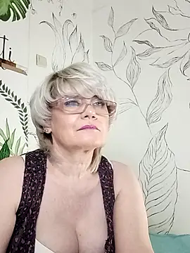 Snapshot of Catty_Lady chatting on 04/22/26, 06:53 Catty Lady online show from 04/22/26, 06:53