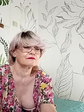 Snapshot of Catty_Lady chatting on 05/13/26, 07:11 Catty Lady online show from 05/13/26, 07:11