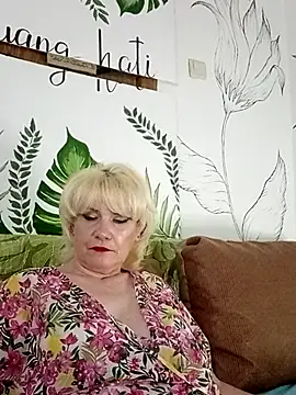 Snapshot of Catty_Lady chatting on 06/25/26, 07:40 Catty Lady online show from 06/25/26, 07:40