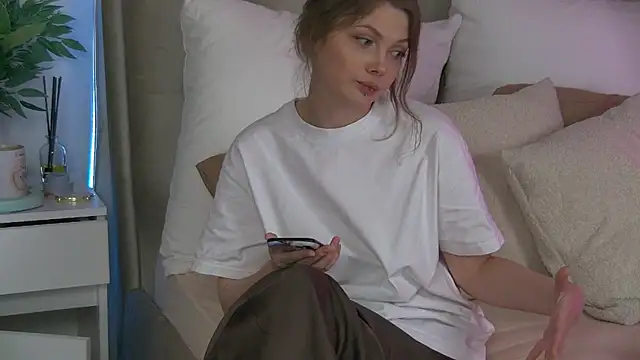 Snapshot of miamunn chatting on 09/19/25, 03:45 miamunn online show from 09/19/25, 03:45