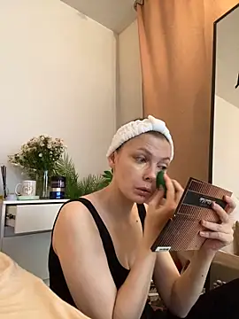 Snapshot of miamunn chatting on 10/18/25, 07:58 miamunn online show from 10/18/25, 07:58