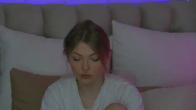 Snapshot of miamunn chatting on 10/23/25, 10:41 miamunn online show from 10/23/25, 10:41