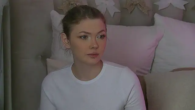 Snapshot of miamunn chatting on 11/24/25, 12:43 miamunn online show from 11/24/25, 12:43