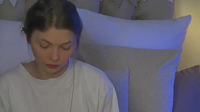 Snapshot of miamunn chatting on 12/14/25, 01:22 miamunn online show from 12/14/25, 01:22