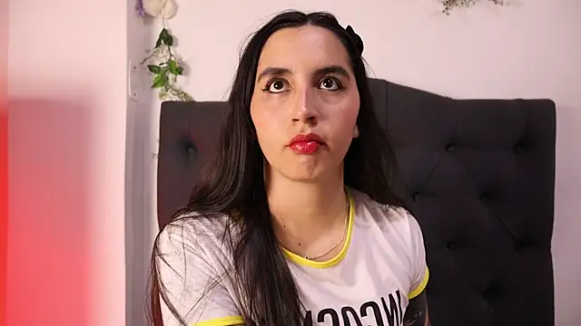 Snapshot of kaylee_lee chatting on 10/06/25, 04:21 kaylee lee online show from 10/06/25, 04:21