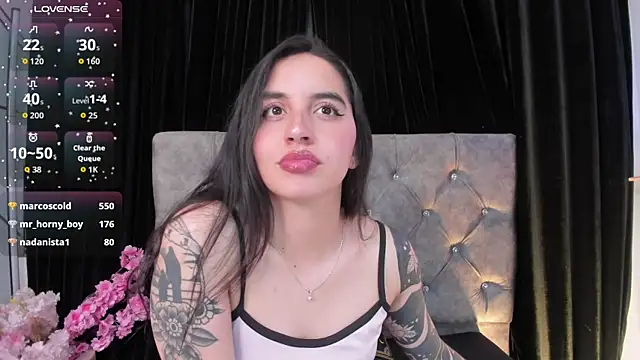 Snapshot of kaylee_lee chatting on 11/19/25, 04:34 kaylee lee online show from 11/19/25, 04:34