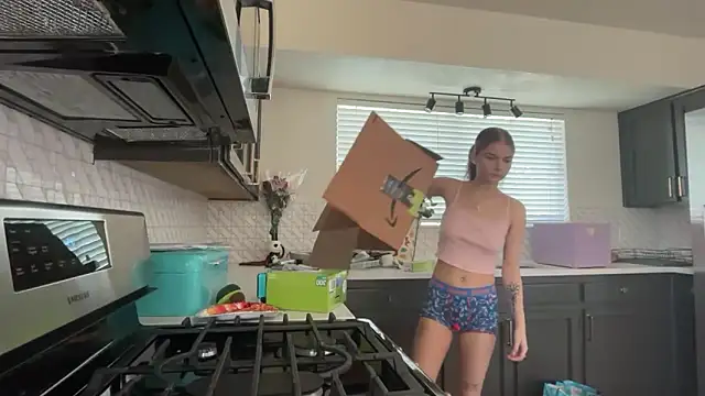 Snapshot of kykybaby4444 chatting on 12/02/25, 07:42 kykybaby4444 online show from 12/02/25, 07:42