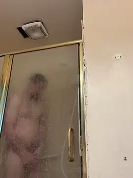 Snapshot of himNIGuys chatting on 12/18/25, 04:35 himNIGuys online show from 12/18/25, 04:35