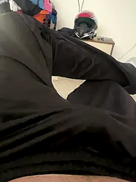 Snapshot of japa-16cm chatting on 12/21/25, 12:12 japa-16cm online show from 12/21/25, 12:12