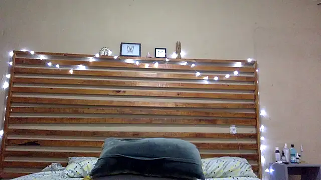 Snapshot of NaughtyInGlasses chatting on 12/14/25, 03:45 NaughtyInGlasses online show from 12/14/25, 03:45